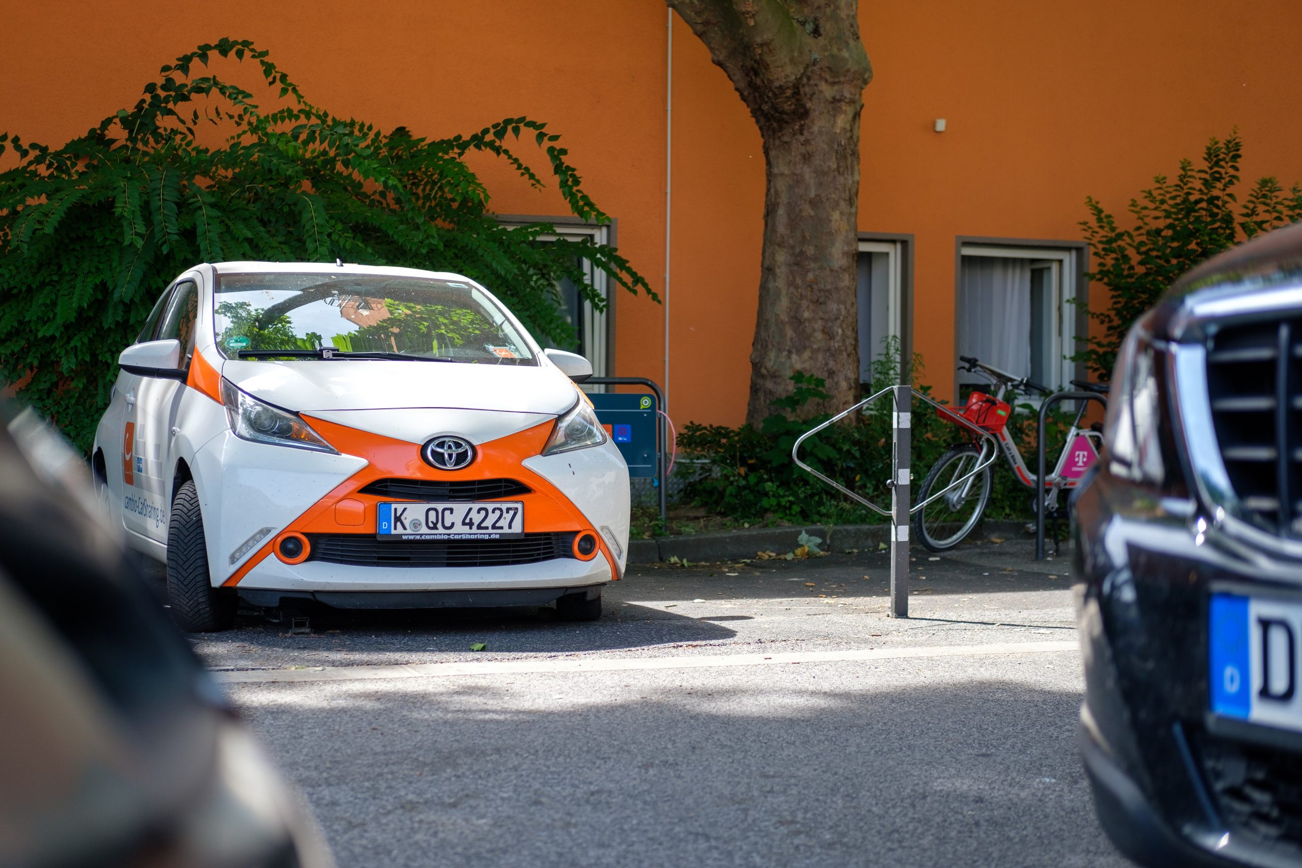 Blick auf die leere untere Hauptstraße