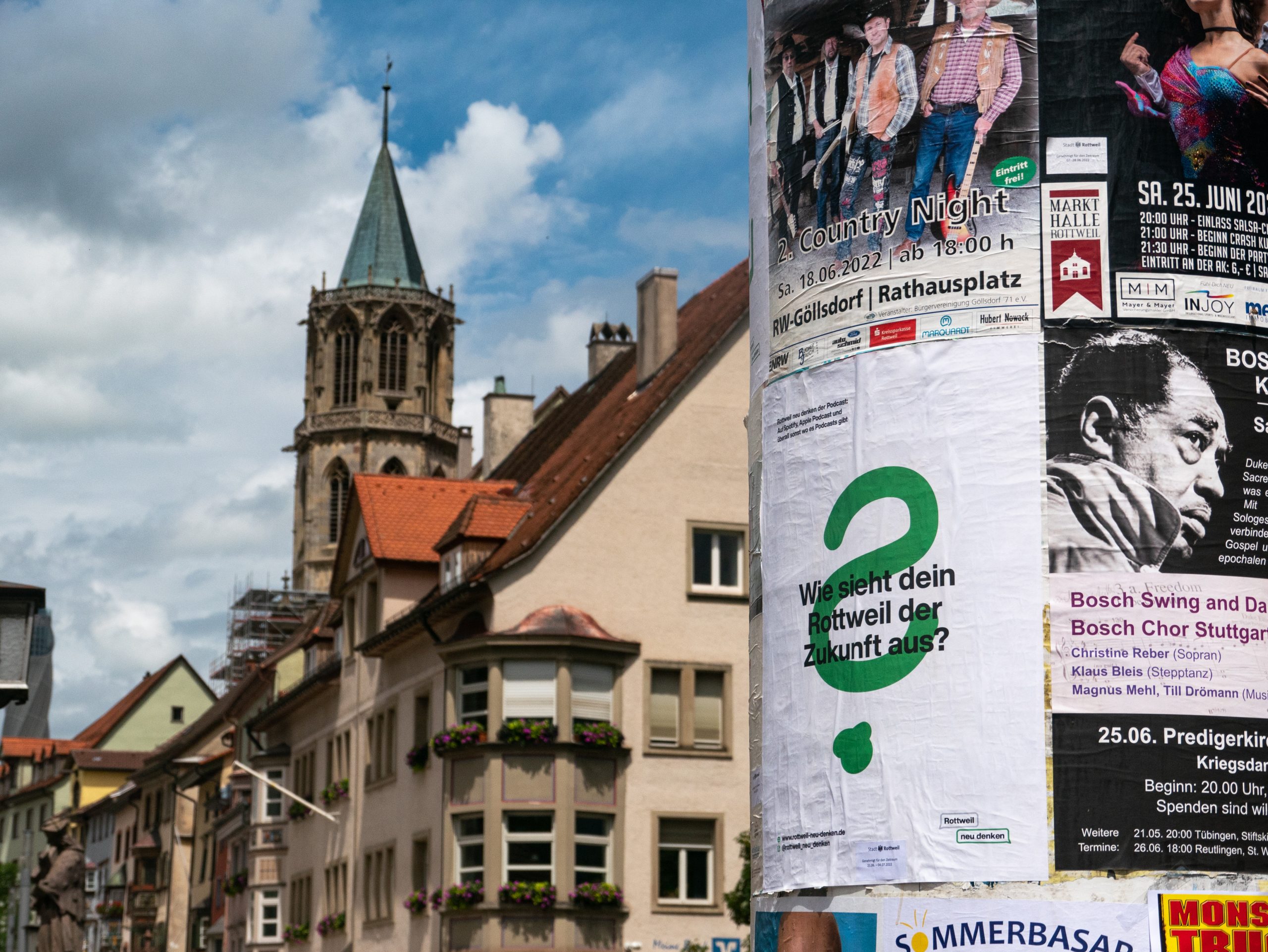 Blick auf die leere untere Hauptstraße